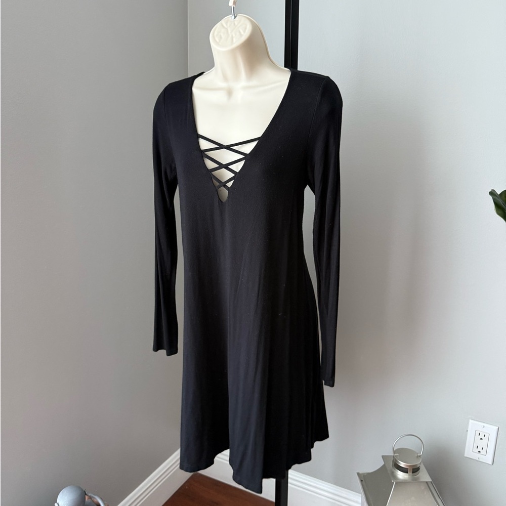 Solemio Black Crisscross Long Sleeve Dress